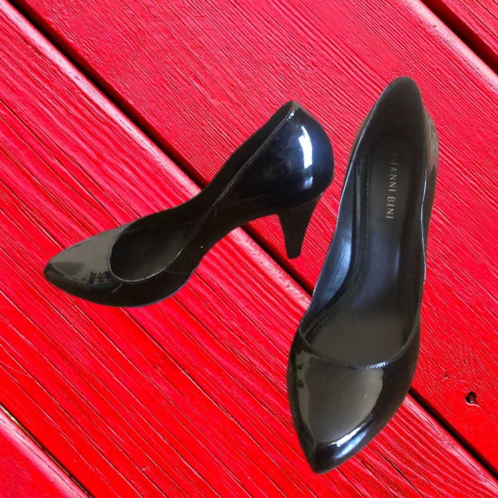 Gianni Bini Black heels